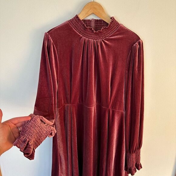 Baltic Born Women’s Tina Mauve Velvet Short Smocked Neck Cuff Dress - Picture 5 of 10